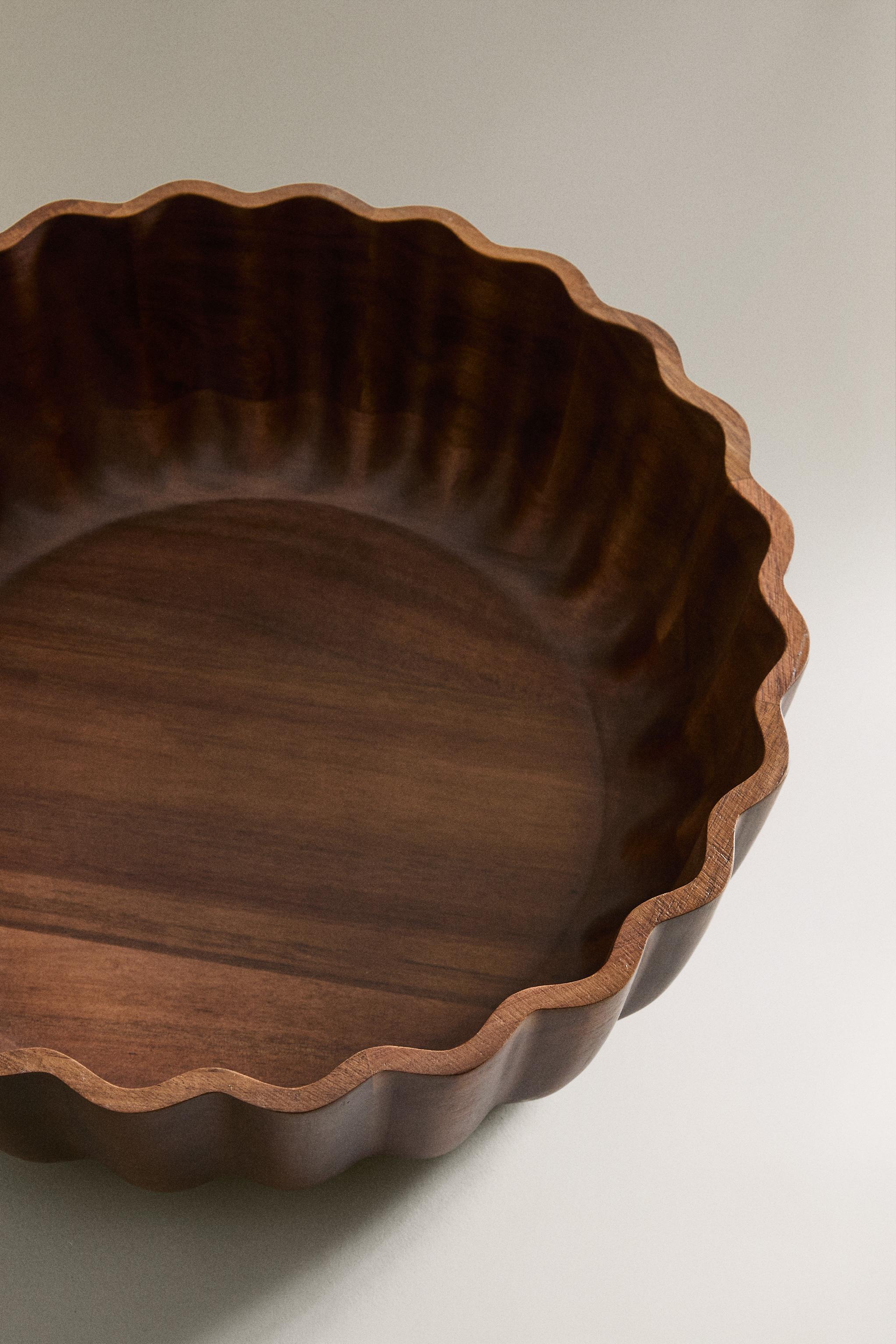 SCALLOPED SALAD BOWL